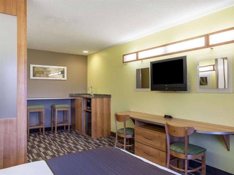 Microtel Inn & Suites By Wyndham Johnstown Екстериор снимка