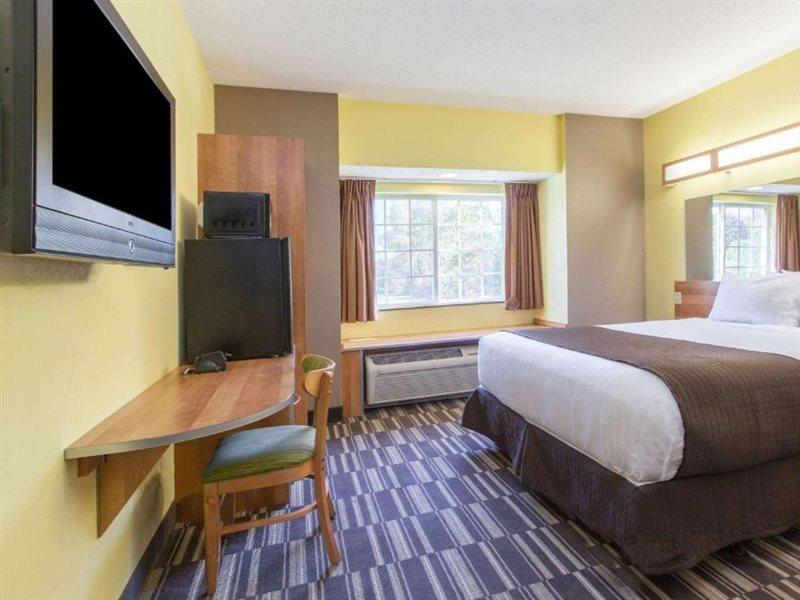 Microtel Inn & Suites By Wyndham Johnstown Екстериор снимка