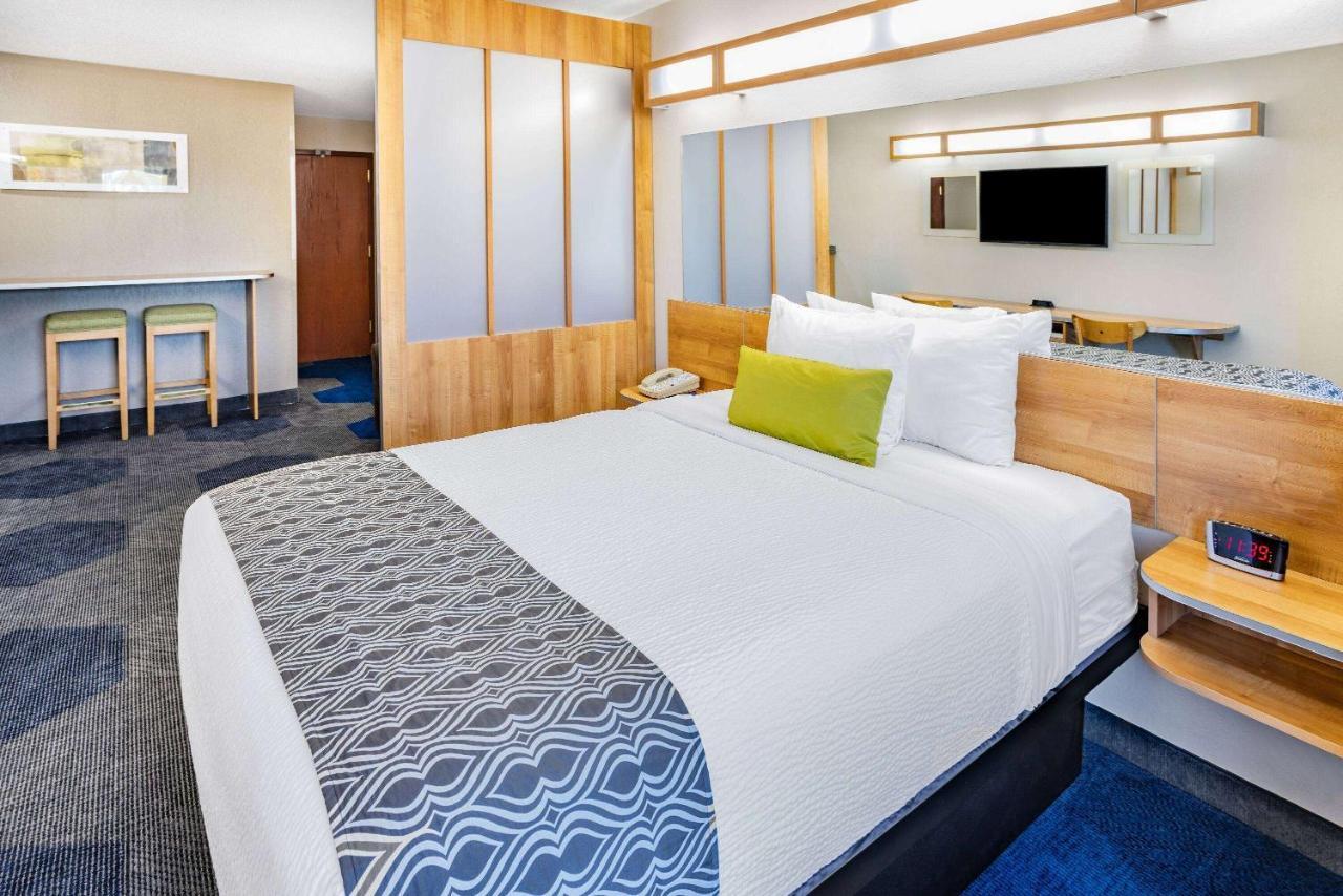 Microtel Inn & Suites By Wyndham Johnstown Екстериор снимка