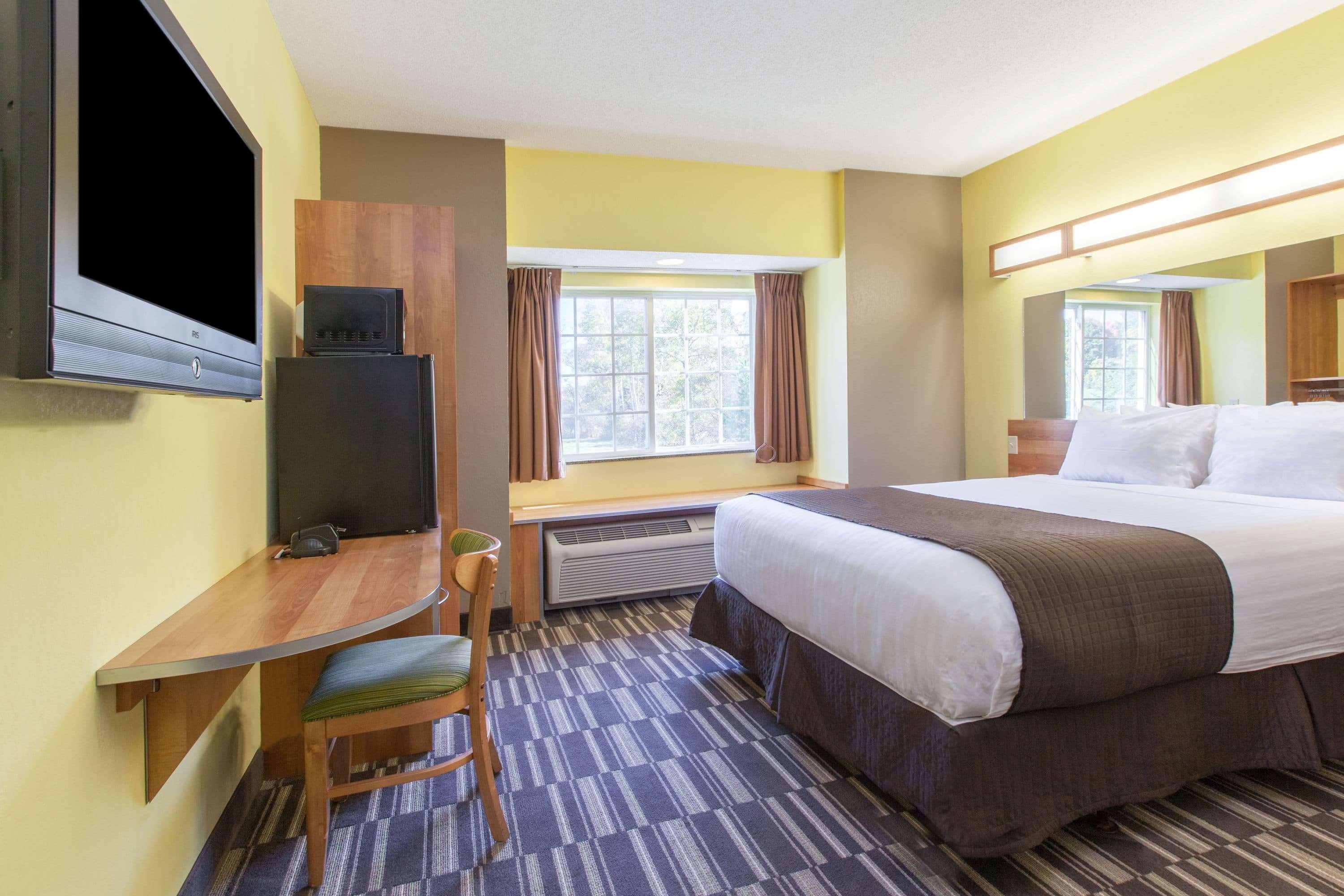 Microtel Inn & Suites By Wyndham Johnstown Екстериор снимка