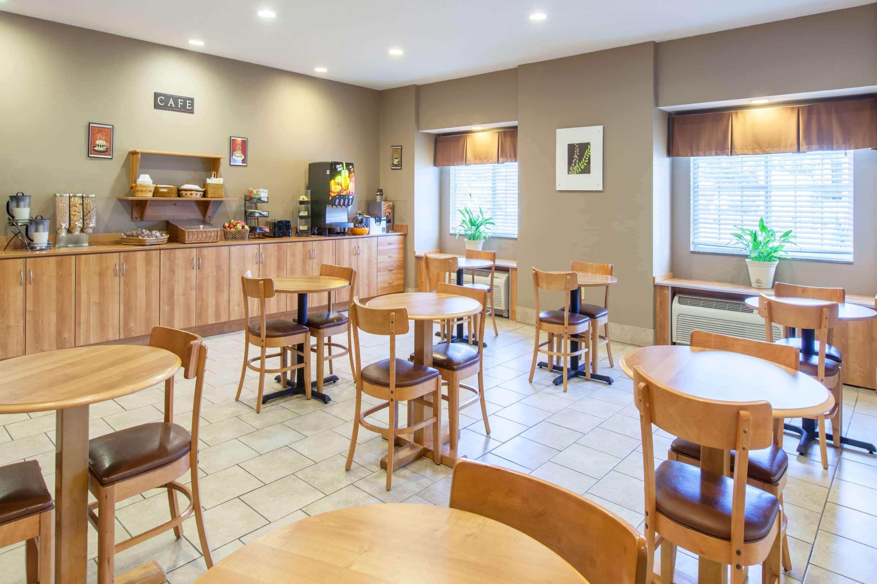 Microtel Inn & Suites By Wyndham Johnstown Екстериор снимка