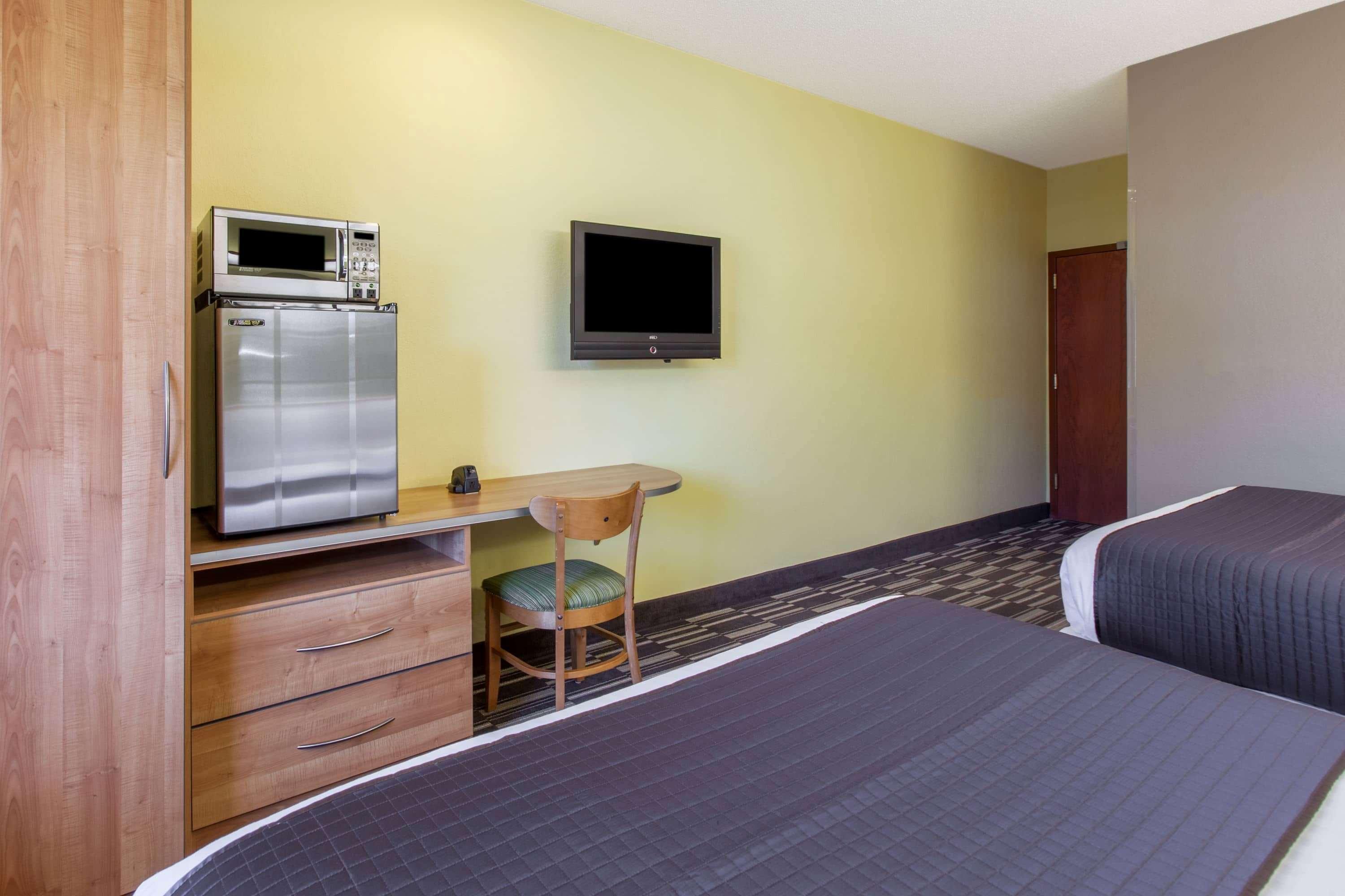Microtel Inn & Suites By Wyndham Johnstown Екстериор снимка