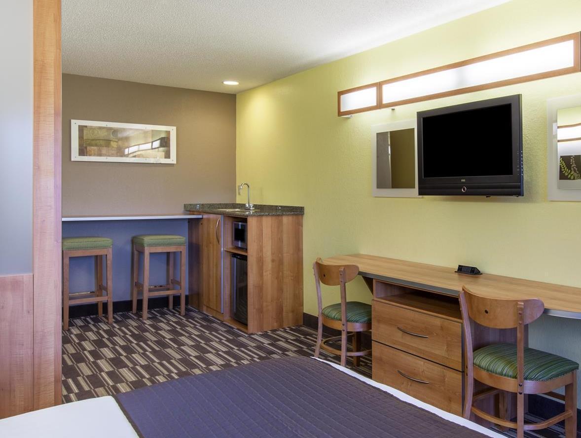 Microtel Inn & Suites By Wyndham Johnstown Екстериор снимка