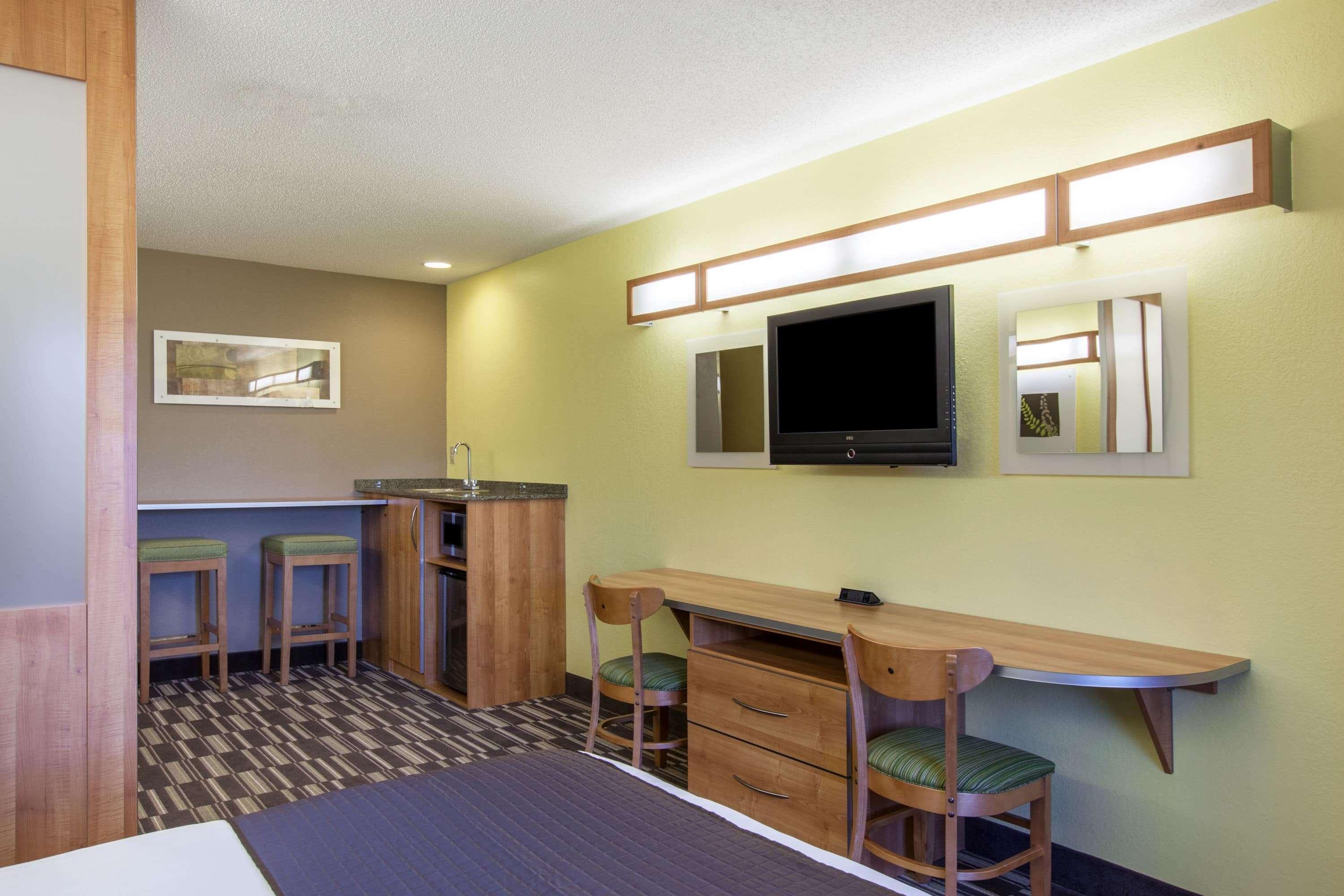 Microtel Inn & Suites By Wyndham Johnstown Екстериор снимка