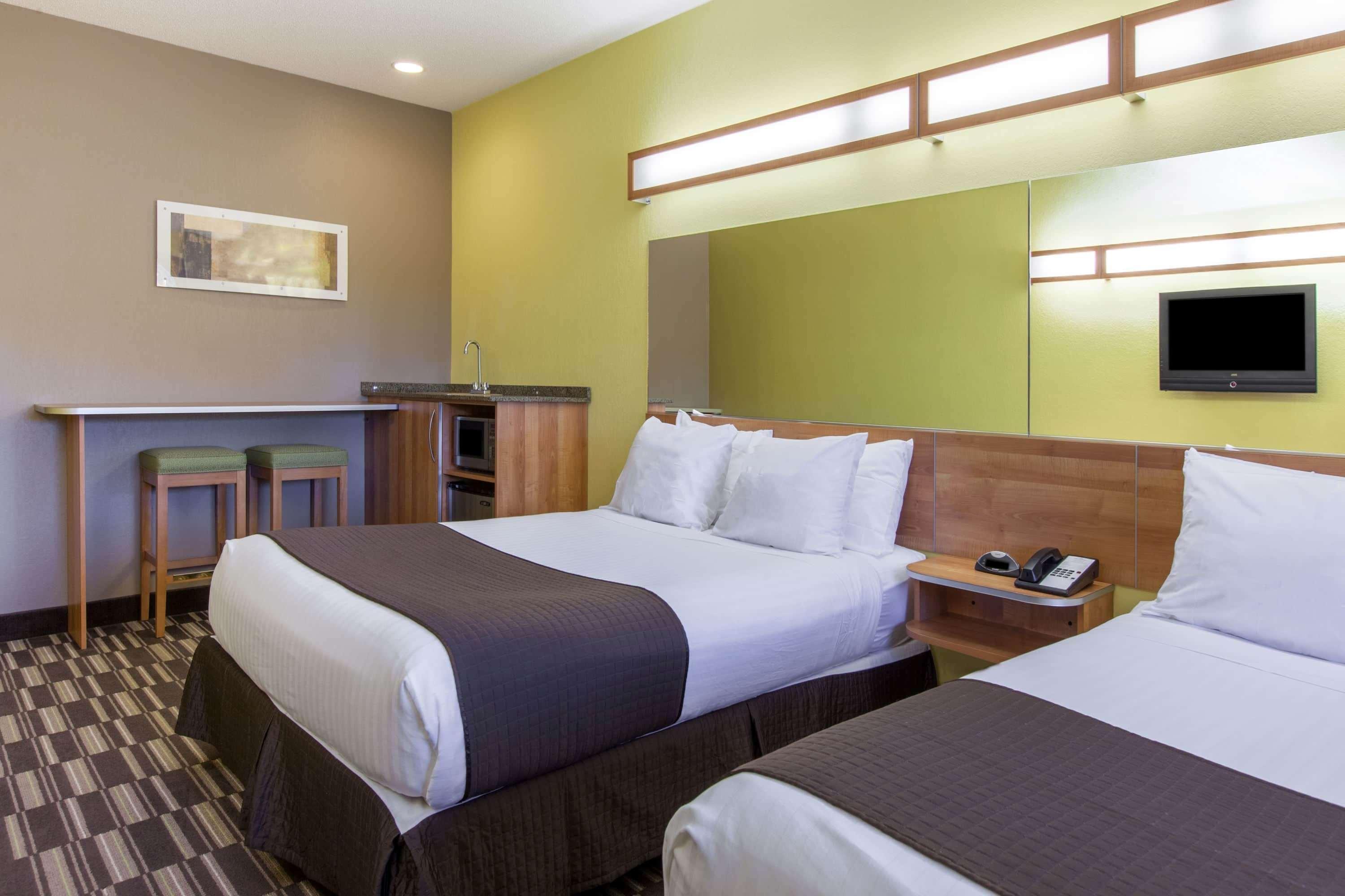 Microtel Inn & Suites By Wyndham Johnstown Екстериор снимка