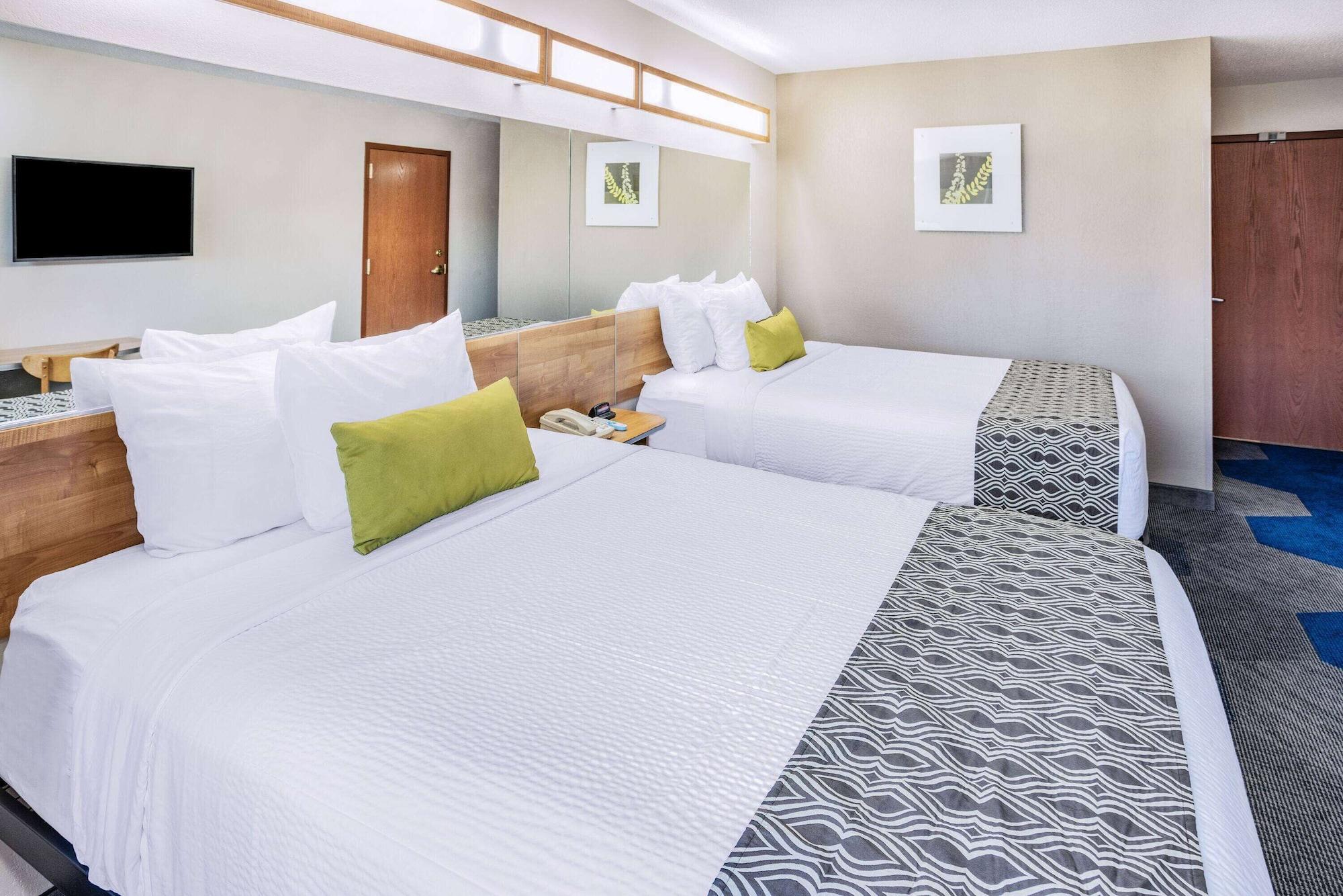 Microtel Inn & Suites By Wyndham Johnstown Екстериор снимка