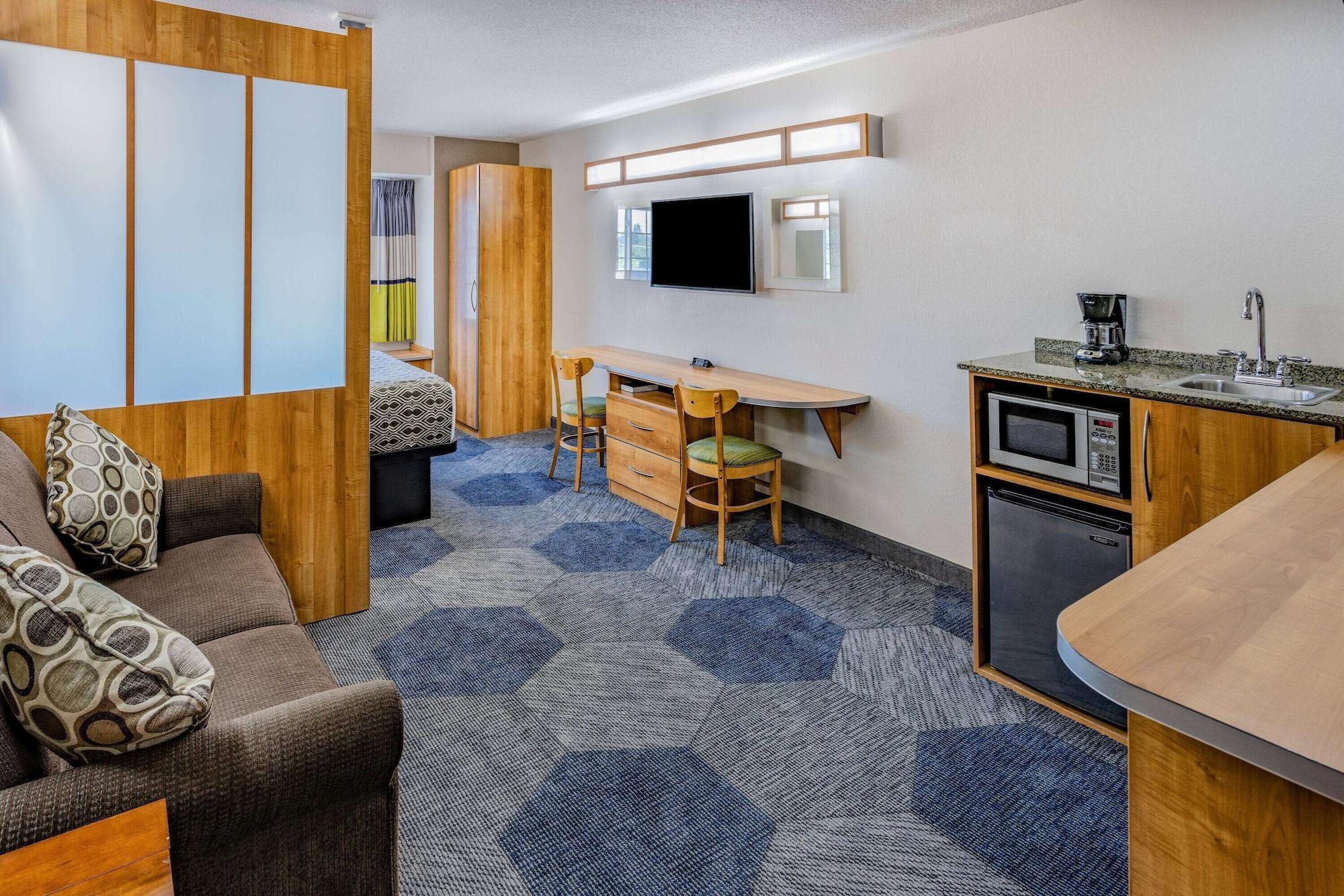 Microtel Inn & Suites By Wyndham Johnstown Екстериор снимка