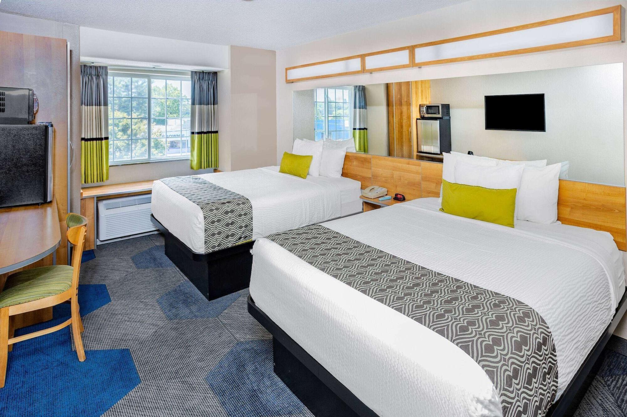 Microtel Inn & Suites By Wyndham Johnstown Екстериор снимка