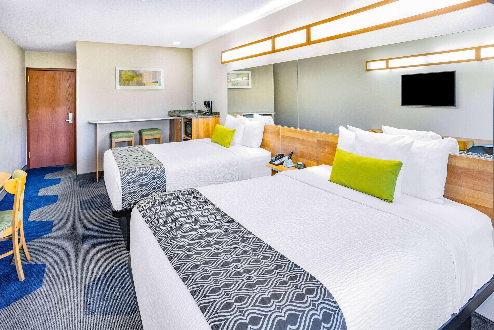Microtel Inn & Suites By Wyndham Johnstown Екстериор снимка