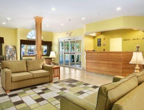 Microtel Inn & Suites By Wyndham Johnstown Интериор снимка